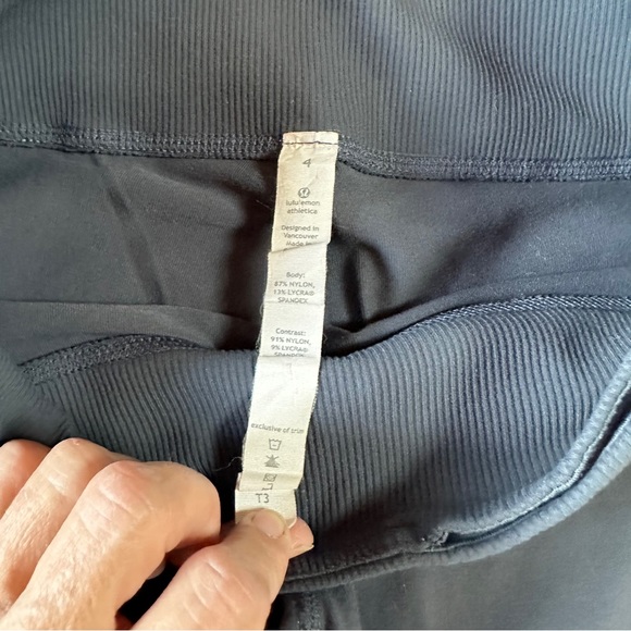 Lululemon Crop Pants Size 4 - Picture 3 of 6